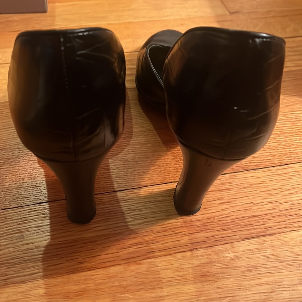 Adrienne Vittadini Black croc embossed leather heels size 7.5 & 3.5 in heels - Picture 3 of 7